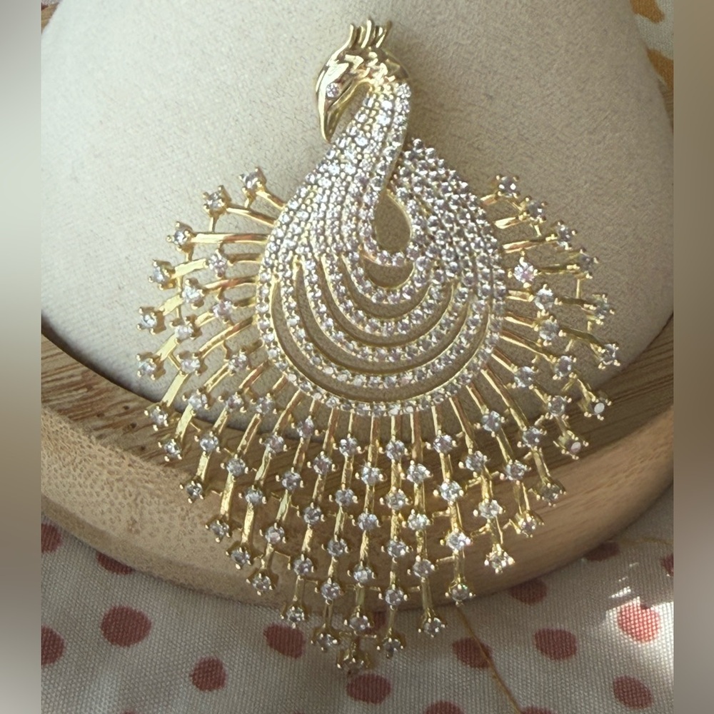 18K GOLD OVER STER SLV
CZ Peacock PENDANT. Never Used